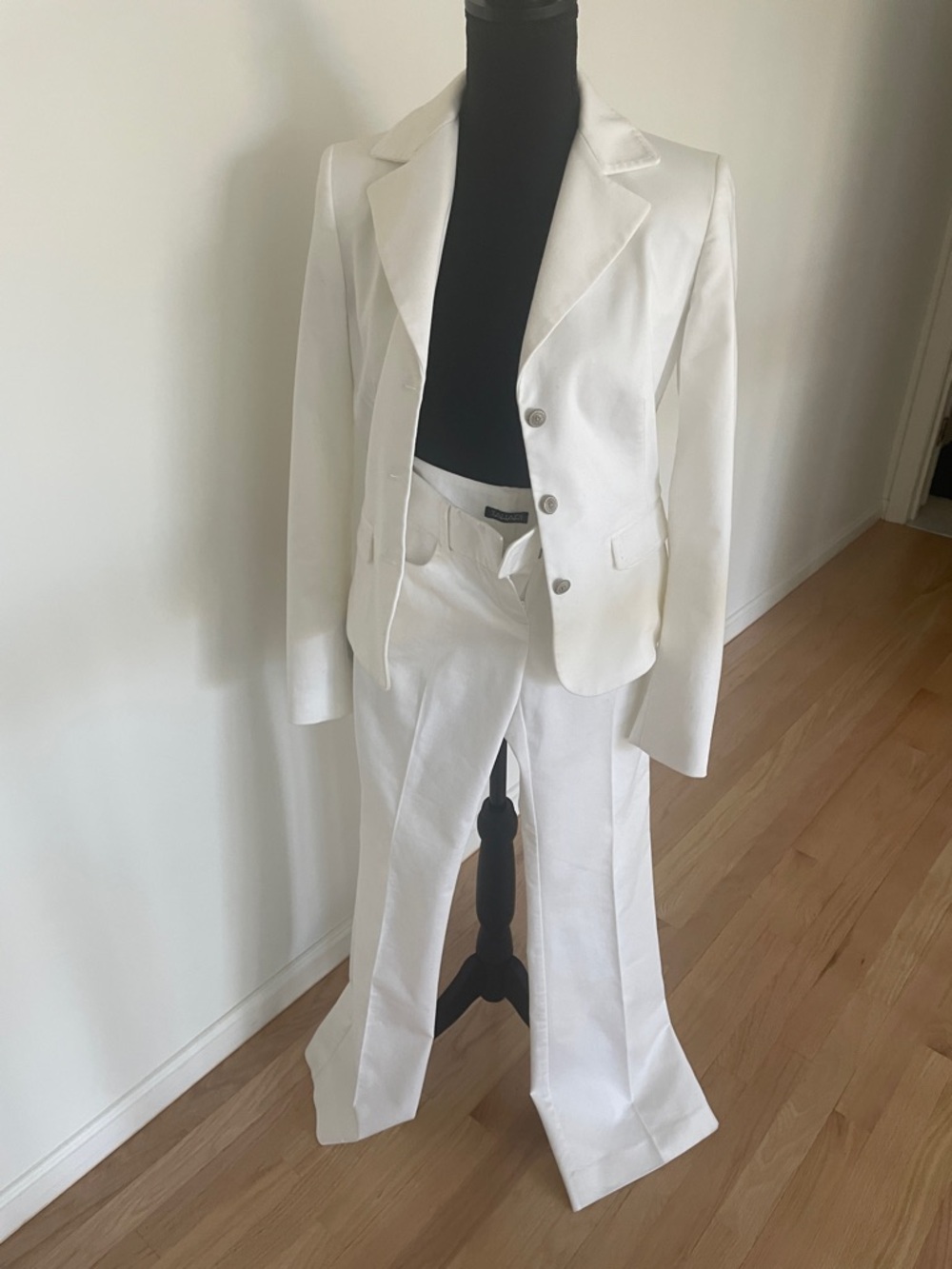 Tahari White Women's Blazer and Trousers Set
